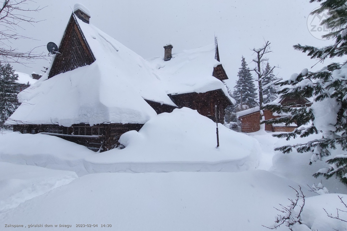 ZoL.pl - Zakopane , góralski dom w śniegu 2023-02-04